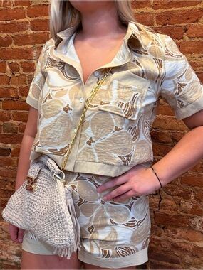 Gilli Beige and Cream Floral Button-Down Crop Shirt